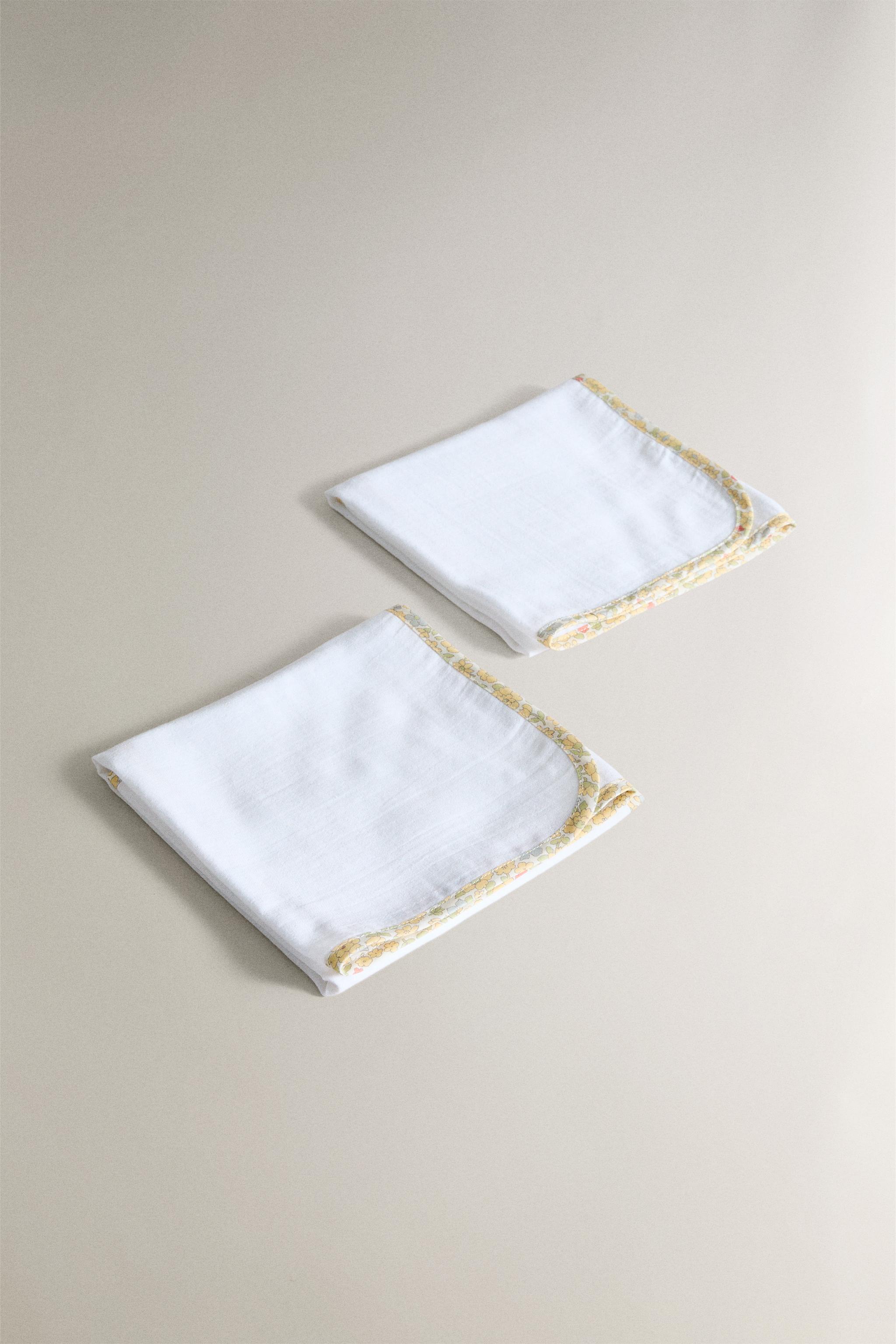 SET OF BABY MUSLIN CLOTHS WITH FLORAL PIPING